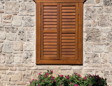 volets en bois lasurés avec Satizol Performance