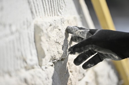 Chantier d'Isolation Thermique Extérieure et pose de pierre après le système Armaterm - ZOLPAN