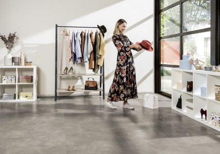 Sol PVC en dalles gris foncé pour usage commercial qualité professionnelle